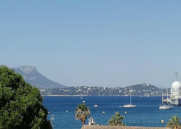 Petit Paradis - St Mandrier Village